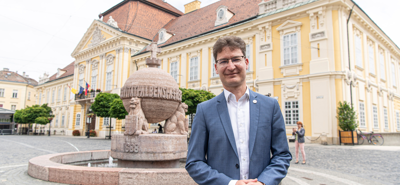 A fideszes Cser-Palkovics Andrást megkérdezték, miért nem szerepelt a KDNP is a neve mellett