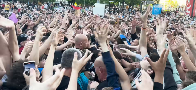 Jogosulatlan reklámtevékenység és közterület-használat miatt vonja felelősségre a főváros a mobilfoxos pénzosztókat