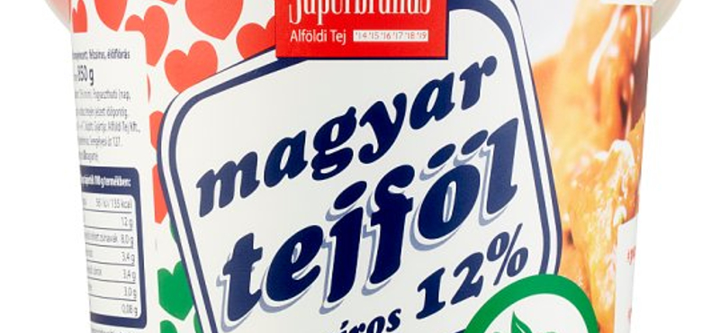 Többszörös műszaki hiba miatt hívta vissza a tejfölöket az Alföldi Tej