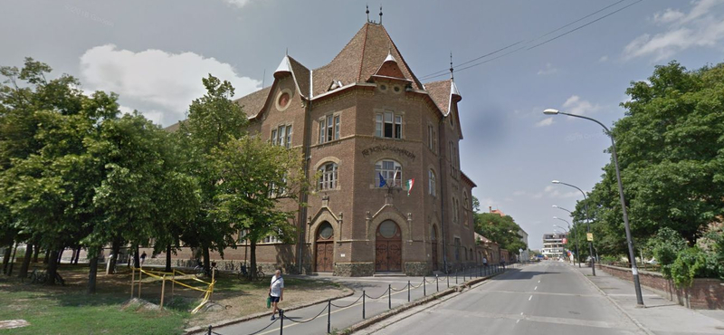 Koronavírus miatt otthon tanul a hódmezővásárhelyi református gimnázium egyik osztálya