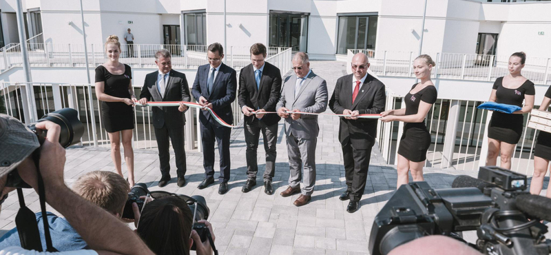 A debreceni polgármester elismerte, hogy a milliós tandíjú magániskolába jár a lánya