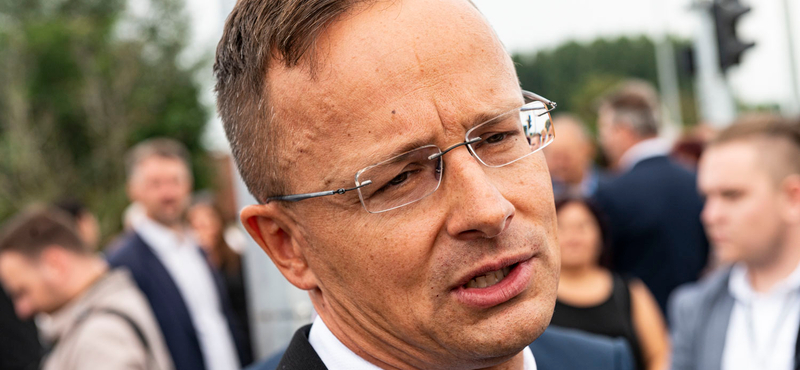 Szijjártó szerint nem az ő döntése alapján adnak el lélegeztetőgépeket
