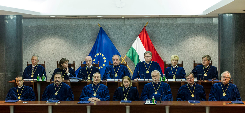 BM kontra köztársasági elnök: augusztus végén dönt az Ab a kúttörvényről