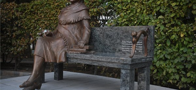 „Beszélő” szobrot kapott Debrecenben Szabó Magda