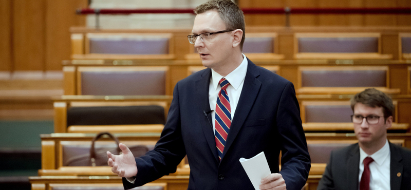 Rétvári: Sok országban gender mosdót terveznek, Magyarországon szoptató-pelenkázó helyiséget