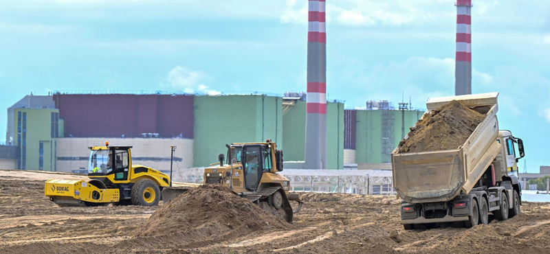 Napelemek, szélerőművek, minimális gáz, és kitartás Paks mellett - felvázolták a kormánynak az optimális energiapolitkát
