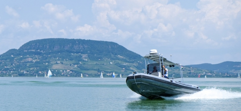 A hétvégén ketten fulladtak a Balatonba, a vízirendőrök 21 embert mentettek ki