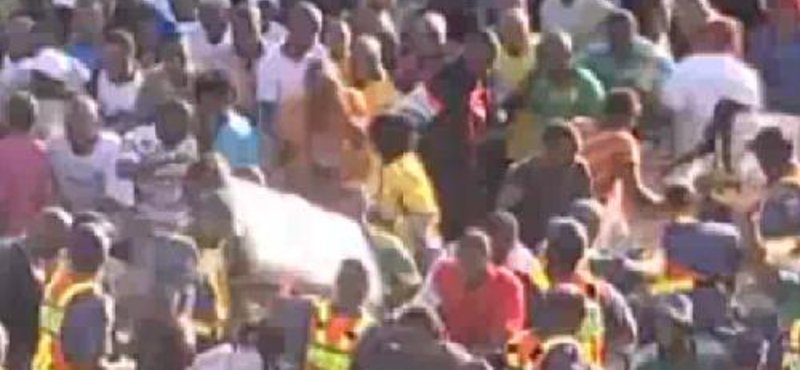 Egymást taposták a szurkolók Dél-Afrikában – videó