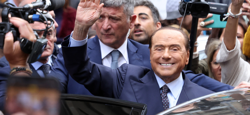 Másfél hónap után elhagyhatta a kórházat Silvio Berlusconi