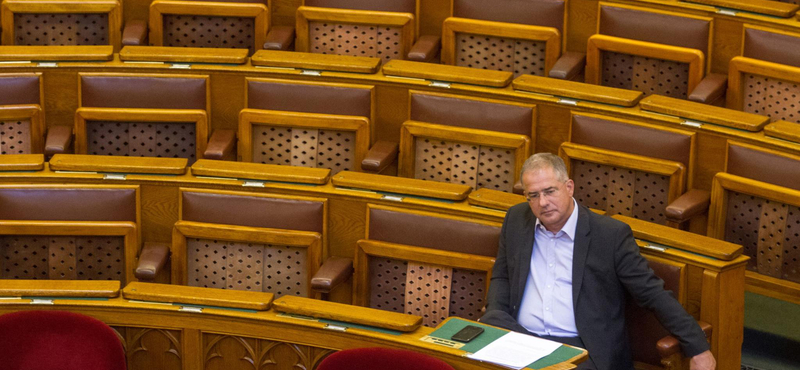 Cáfolja a Fidesz túlóratörvénnyel kapcsolatos cáfolatát a vegyipari szakszervezet