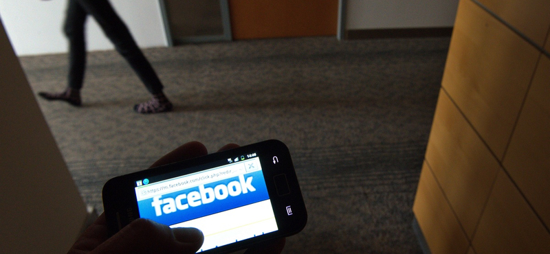 Ezután a reklámok is becsipognak majd a Facebook Messengeren