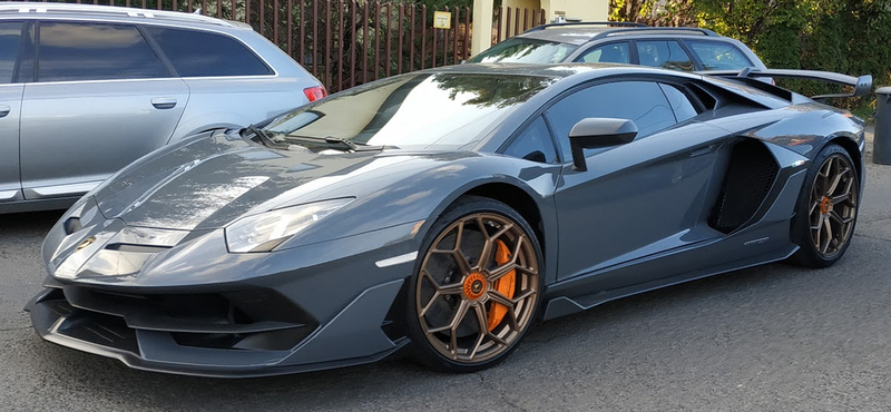 Budapesten a szuperritka 770 lóerős Lamborghini Aventador SVJ