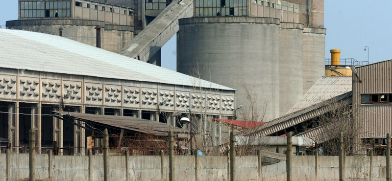 Két év alatt tizenhetedszer razziázott a rendőrség Bige László szolnoki üzemében