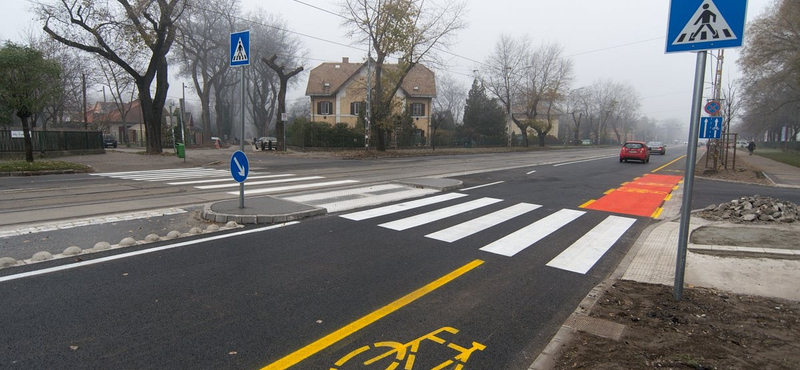 Fotó: biciklisávval született újjá a lepukkant Ady Endre út