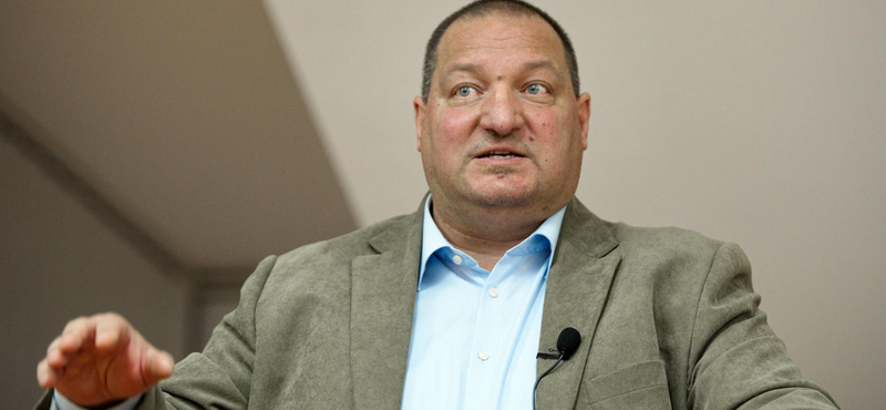 Németh Szilárd kapott egy ziccert, és bele is rúgott a tüntetőkbe