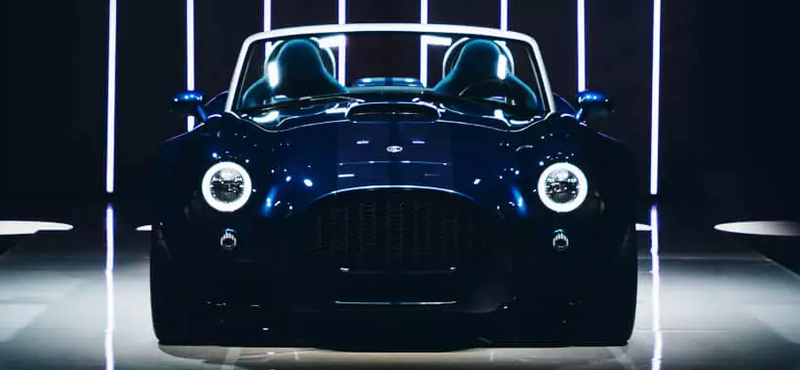 Zéró villany: 663 benzines lóerővel támadt fel a legendás AC Cobra