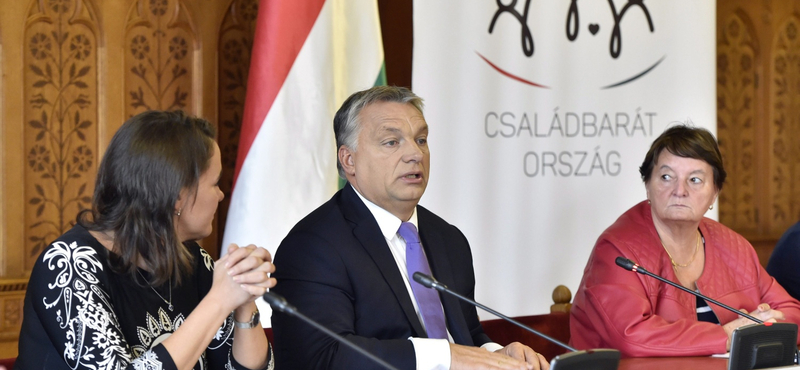 Orbán ismét beígérte a karácsonyi Erzsébet-utalványt