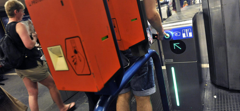 Ismét jönnek a beléptetőkapuk a budapesti metróba