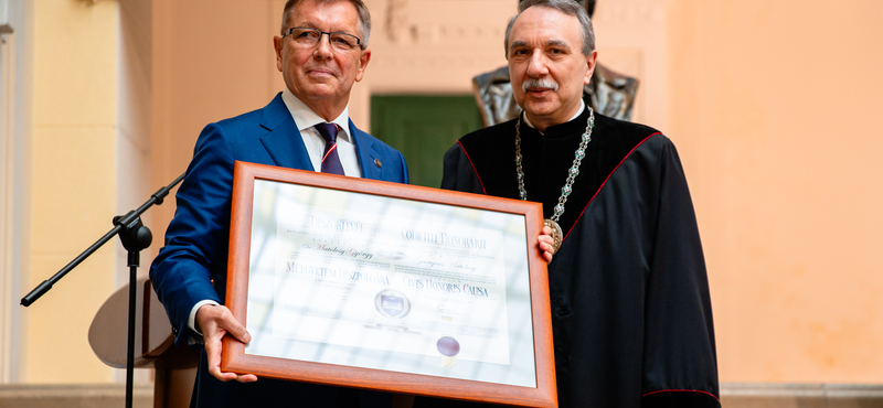 Együtt tüntették ki Krausz Ferencet és Matolcsy Györgyöt
