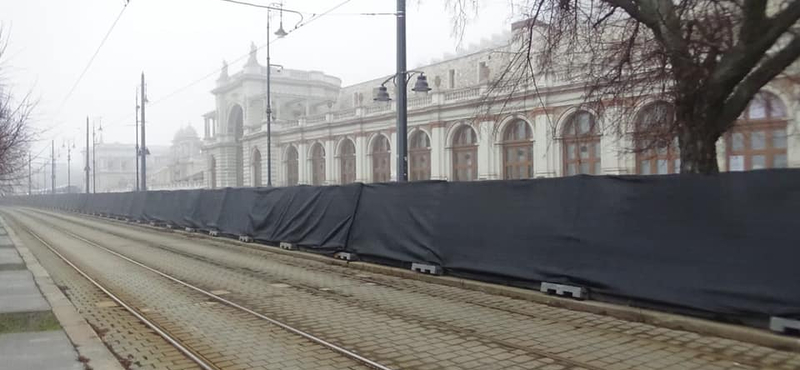 Török Gábort is foglalkoztatja az eltakart Várkert Bazár szimbolikája