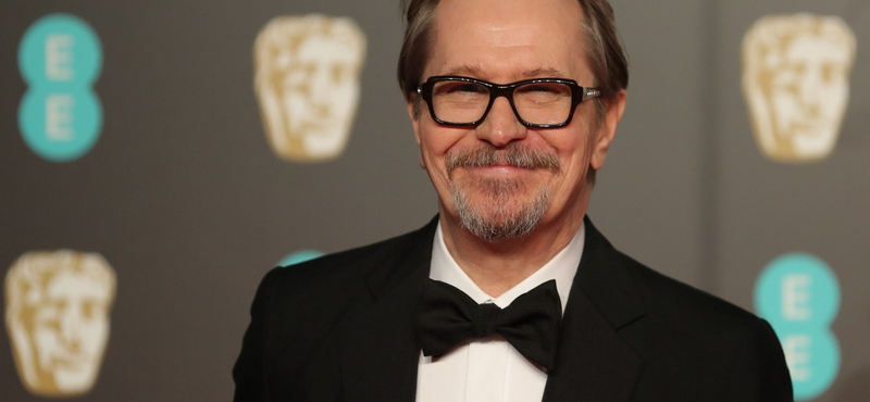 Sötét és elborult pszichothrillerrel jön Gary Oldman