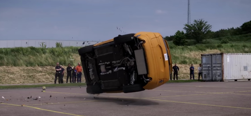Összetörték a legújabb Volvót, de elég jól bírta – videó