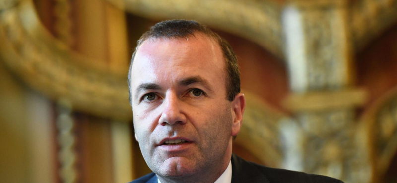 Szigorítana Weber: aki piros lapot kap, bukja az uniós pénzeket