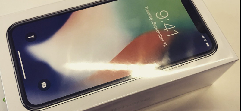 Itt az első kicsomagolós videó az iPhone X-ről