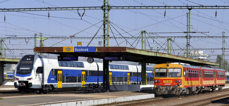Lázár segítségével állapodott meg a MÁV a vasutasok béréről a szakszervezetekkel