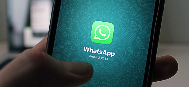 Baj van a WhatsApp üzenetküldővel, gyorsabban merülnek a mobilok
