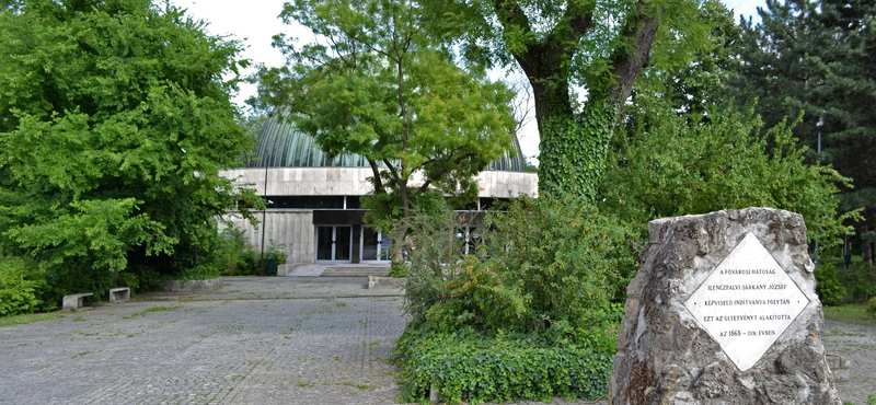 Bulival sirathatjuk el a Planetáriumot