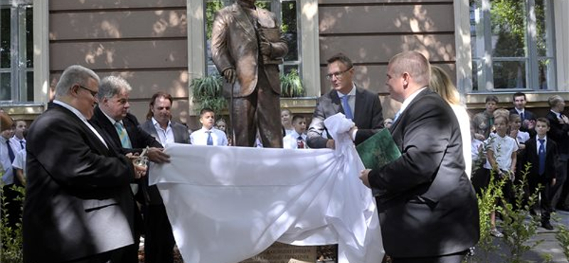 Rétvári az egész balliberális oldalt kiosztotta a Kornis-szobor miatt