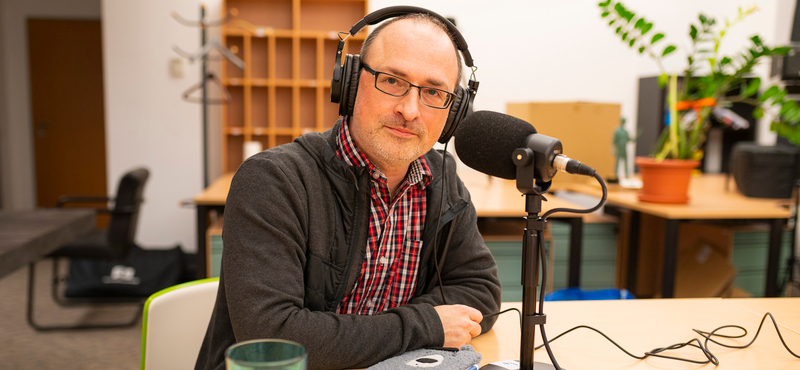 Tóta W. a SzavazóFülkében a választásokról: Az ember már nem a nagy Ő-t, hanem a reális kisebbik rosszat keresi