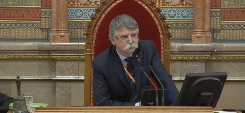 Schiffer: A jogállam tünékeny pillanata
