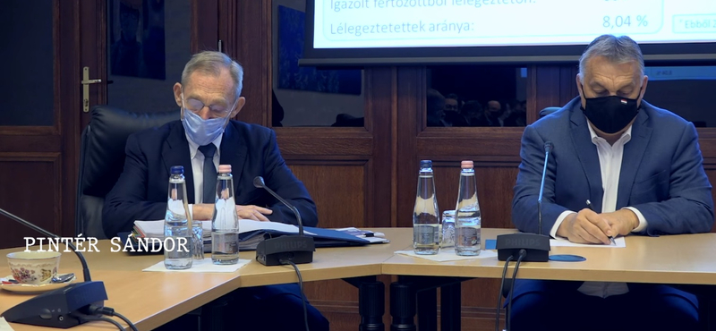 Pintér Sándor 2000-rel több fertőzöttet mondott be Orbán előtt az operatív törzs ülésén
