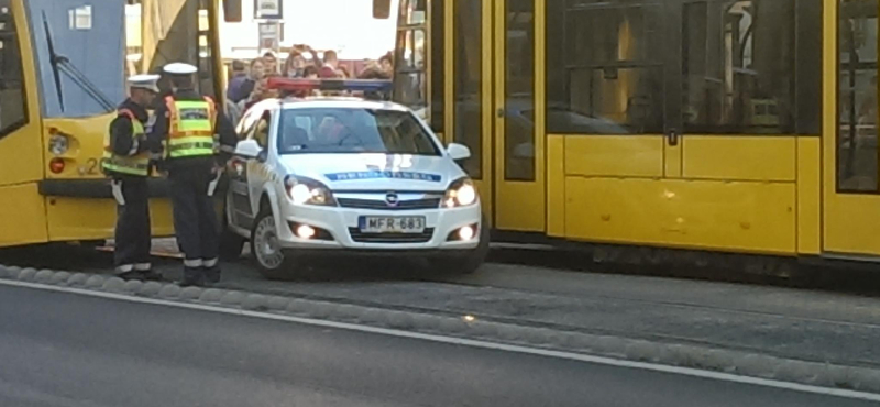 Mi van, ha a rendőrkocsira nem jut téli gumi?
