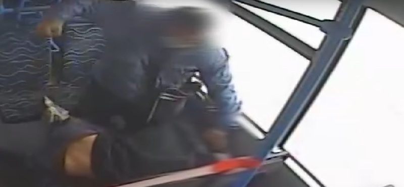 Egy évet kapott a csepeli buszon maszk miatt verekedő férfi