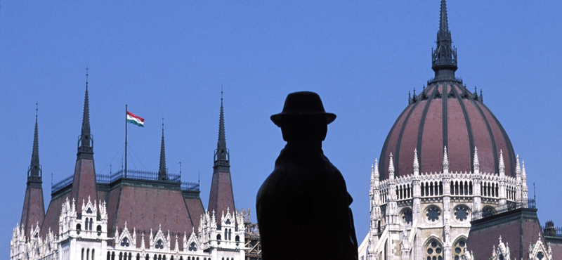 Itt a határozat, tényleg eltávolíthatják Nagy Imre emlékművét