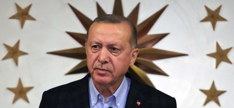 Tovább mélyül a török–francia vita – Erdogan most már perel