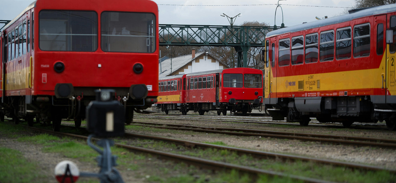 Közlekedő Tömeg: Gyávaságból zárnak be napok alatt mellékvonalakat