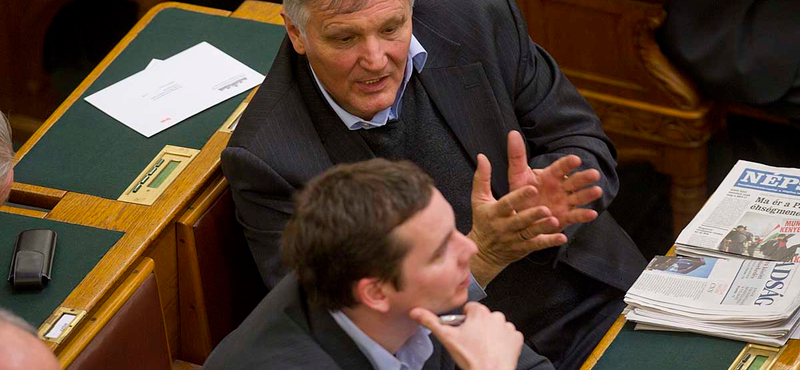 Puch Lászlóék veszik meg a Népszavát