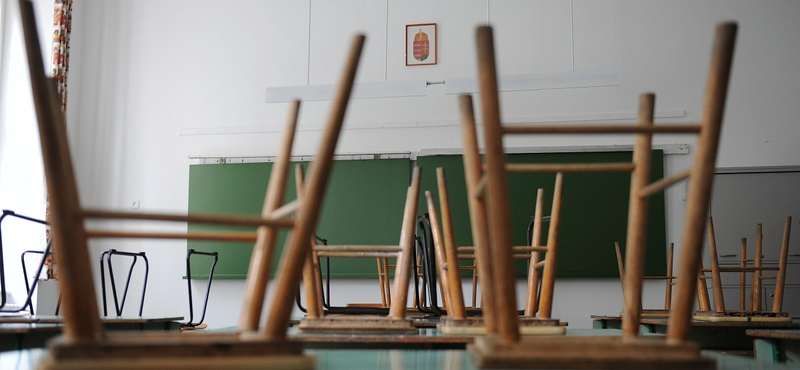''Mindenki hallgat, mindenki fél, senki sem tudja, mi lesz januártól''