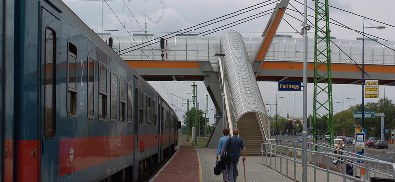 Senki se keressen liftet 2020-ig az egyre málló reptéri megállóban
