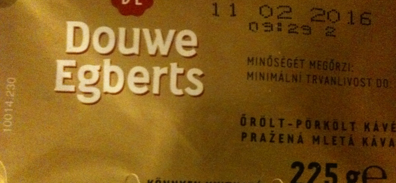 Itt egy újabb rejtett áremelés, már a kávészacskó is vékonyabb