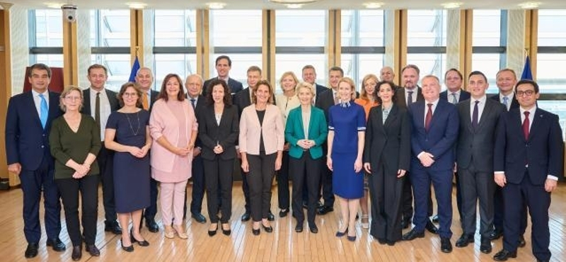 Az Európai Parlament megszavazta az új Európai Bizottságot – Várhelyi Olivér ismét biztos lett