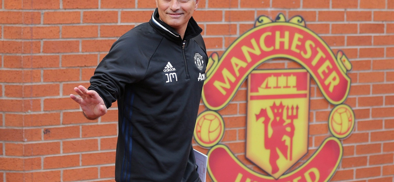 Mourinho már a sajtóhoz is ért és szereti Wayne Rooney-t