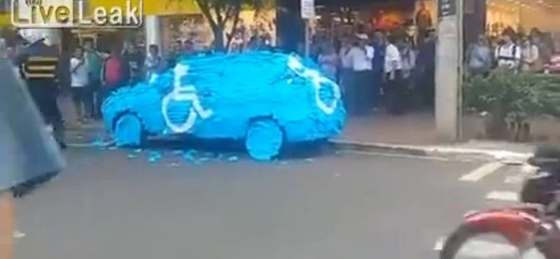 Videó: Így kell bánni a mozgáskorlátozottak helyére parkoló pofátlan autósokkal