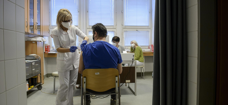 Az Erste szabadnapot ad minden dolgozójának, aki beoltatja magát