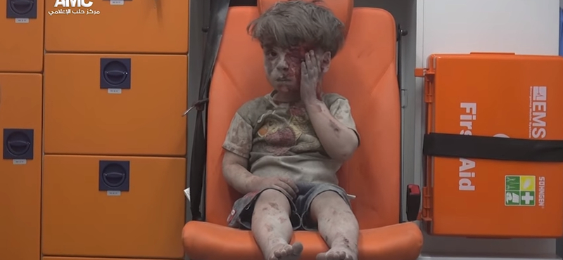 Drámai gyerekmentős videó hívja fel a figyelmet a szíriai pokolra