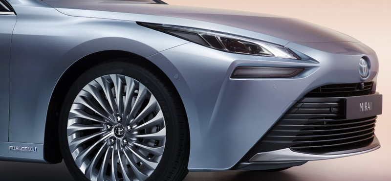Ne erőltessük rá mindenkire a villanyautókat: a Toyota többfrontos támadást indít